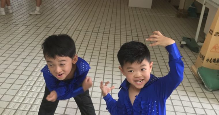 真快啊，貝貝一年級就畢業了！